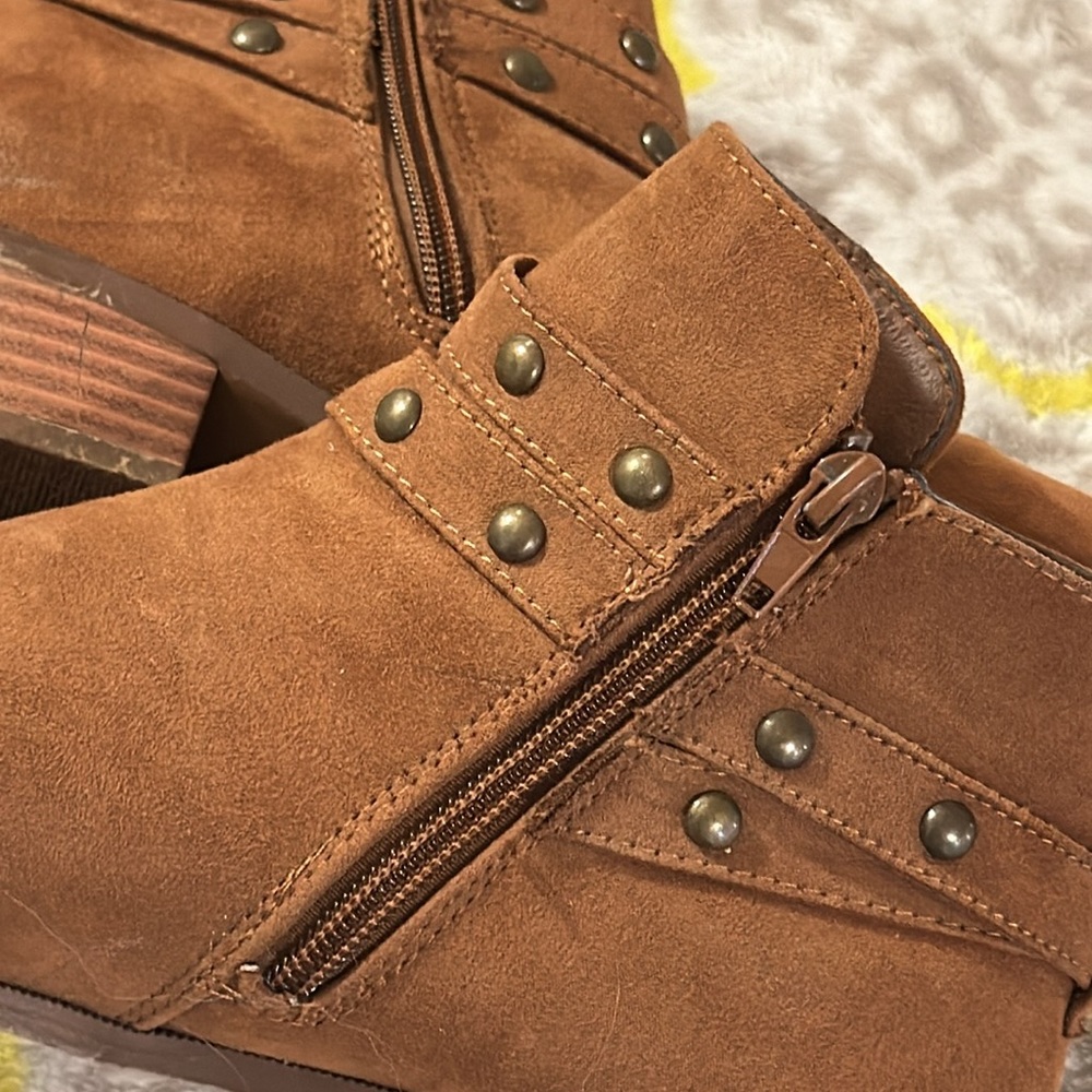 Size 7 brown booties - studded boots - buckles - Picture 7 of 11